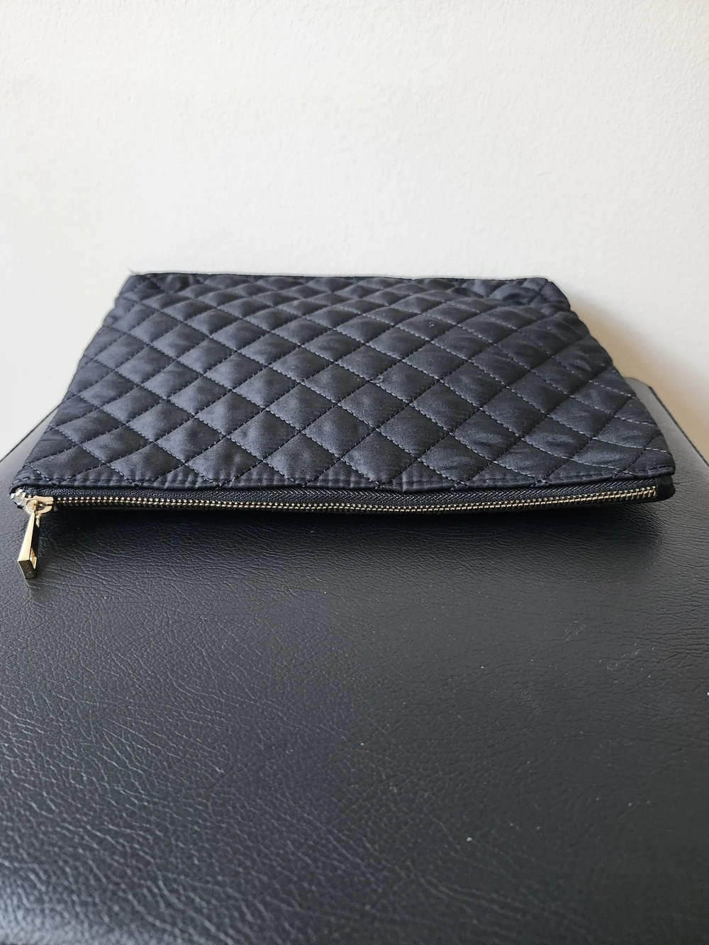 Black Quilted Insulated Cosmetic Pouch - Picture 7 of 8
